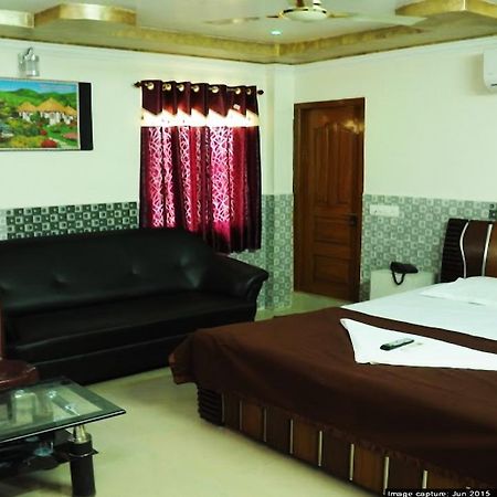Hotel Manorama Inn Khammam Kültér fotó