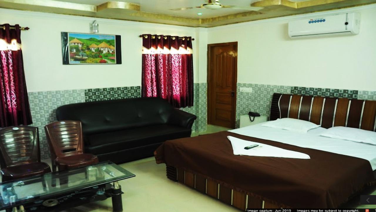 Hotel Manorama Inn Khammam Kültér fotó
